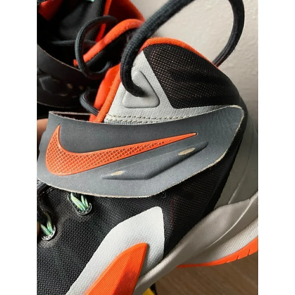 NIKE KIDS  BASKETBALL LEBRON JAMES HIGH TOP LACE GRAY ORANGE SIZE 6.5